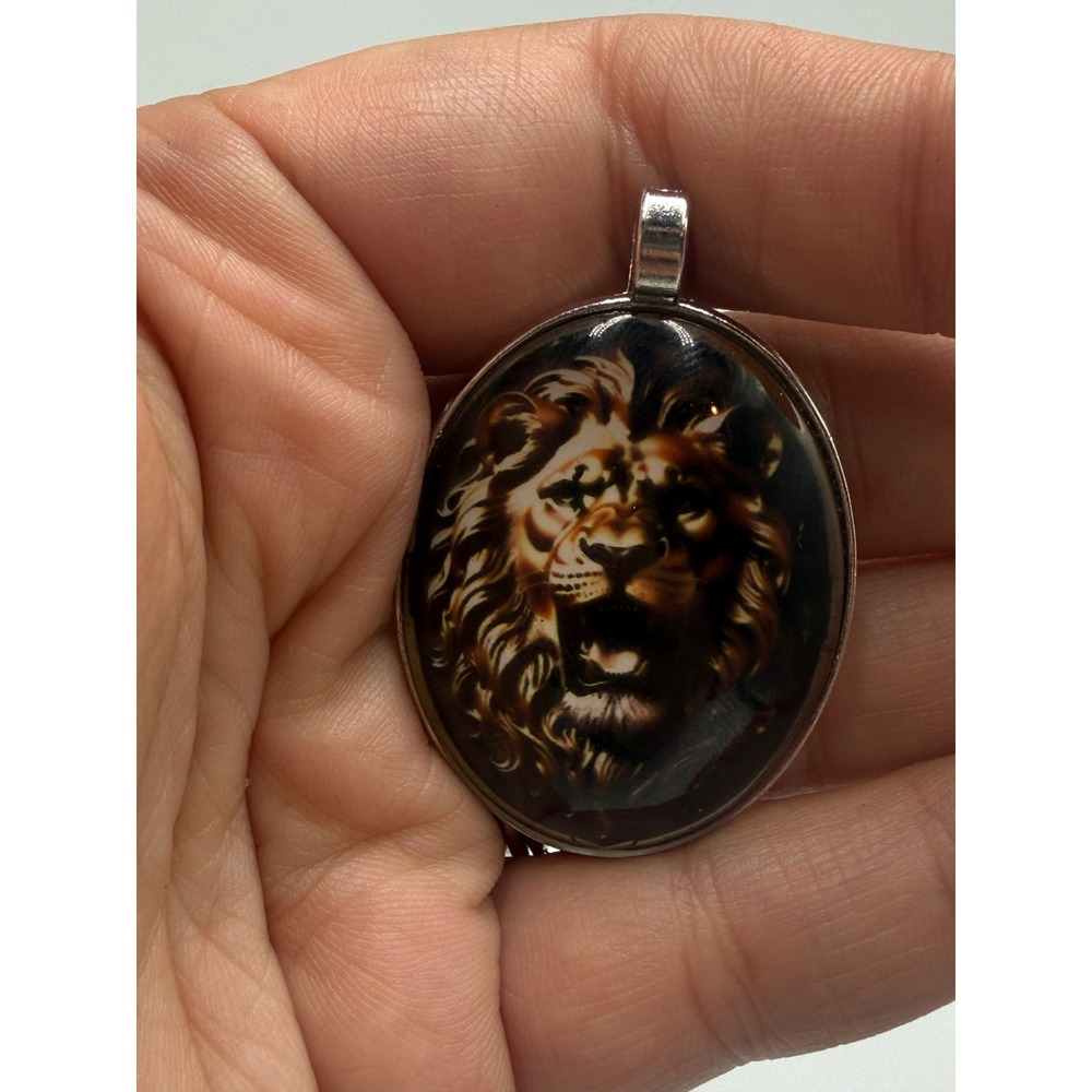 Roaring Lion Head Oval Cabochon Pendant Silver Tone Wildlife Jewelry